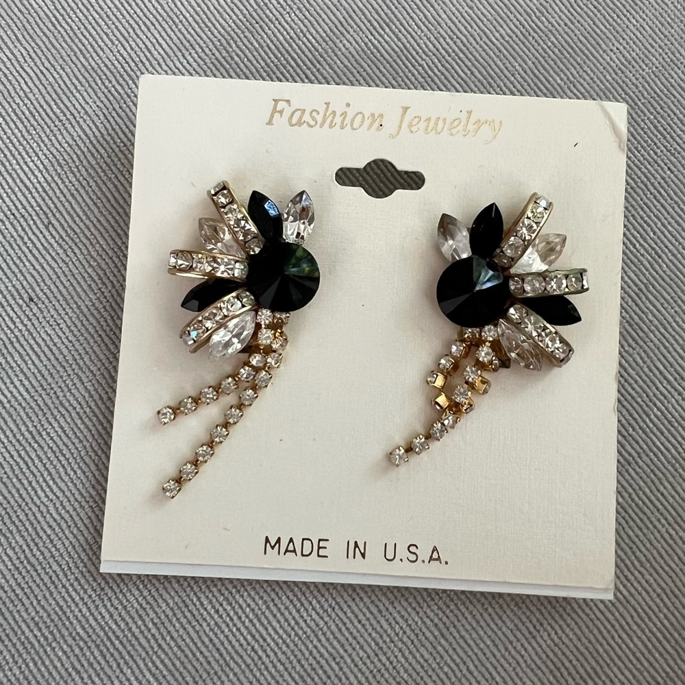 Fashion Jewelry Elegant Black and Silver Fashion Earrings. NWT!